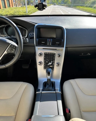 Volvo XC 60 cena 96999 przebieg: 144500, rok produkcji 2017 z Wrocław małe 137